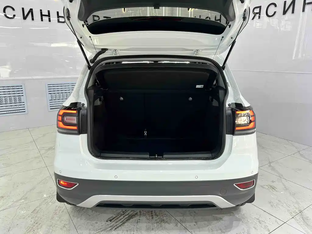 VOLKSWAGEN EXPLORING THE SHADOW