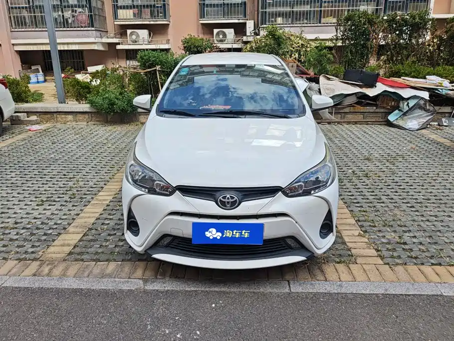 Toyota Yaris L — миниатюра 2