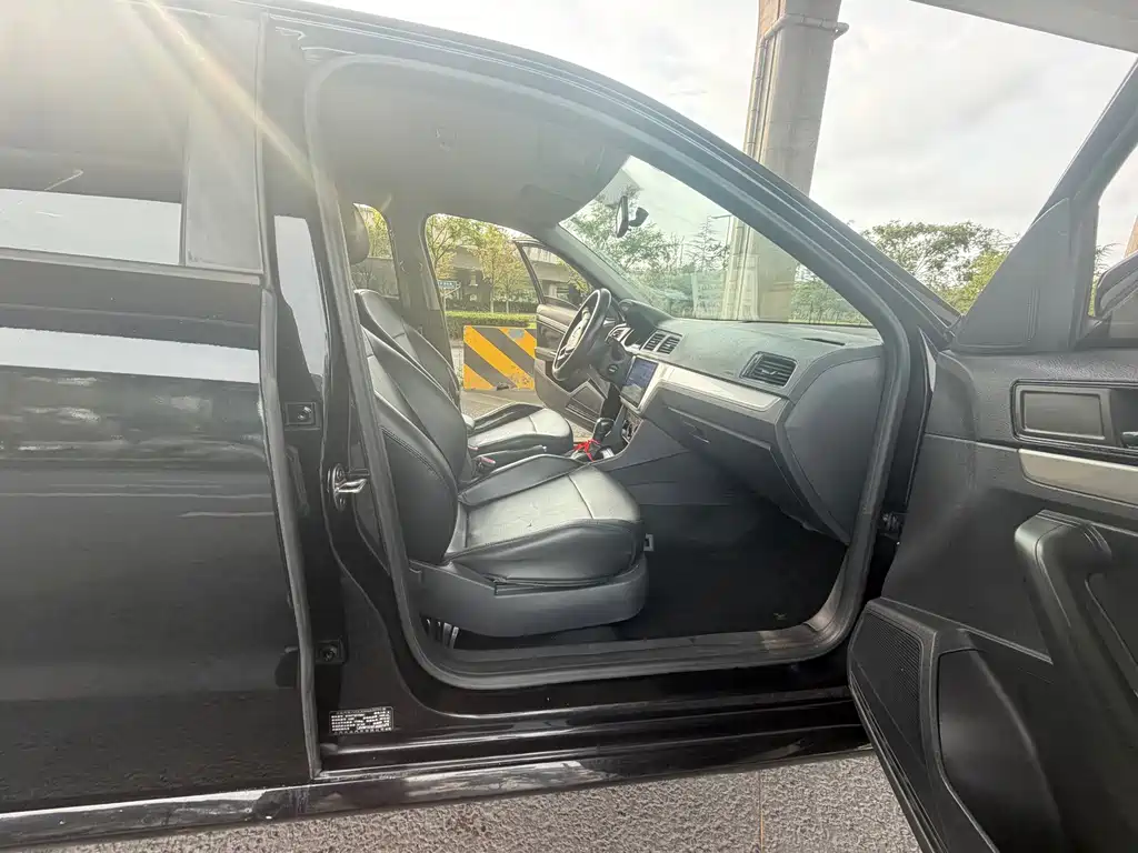 Volkswagen Lavida — миниатюра 6