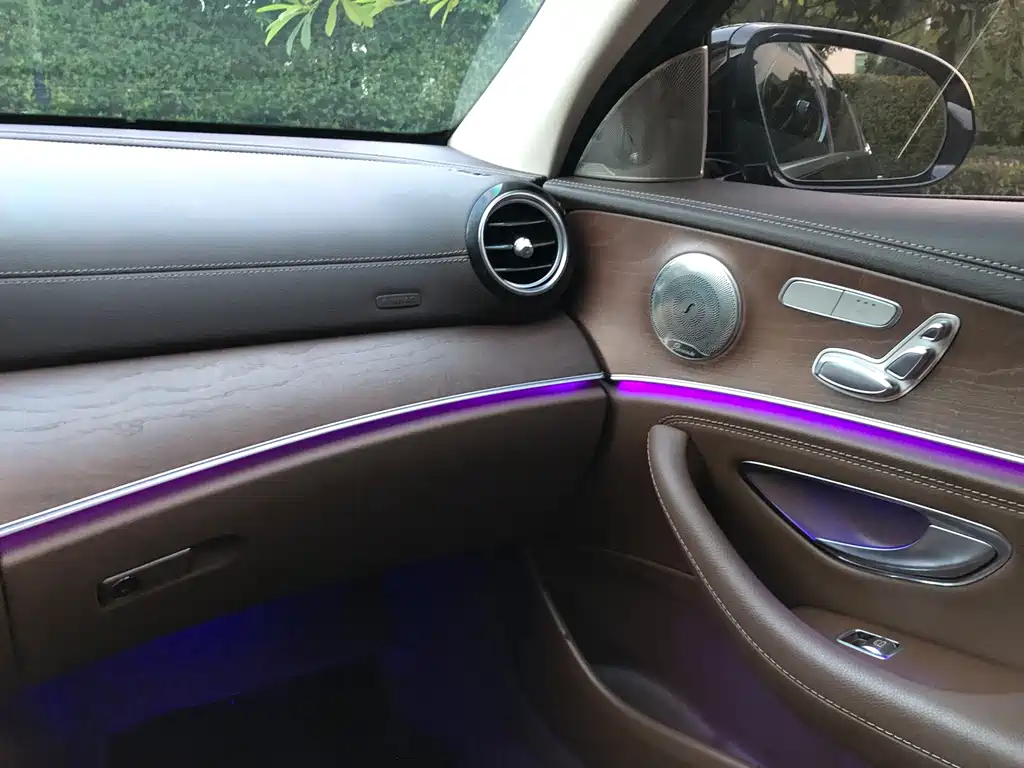 Mercedes-Benz E-Class — миниатюра 11
