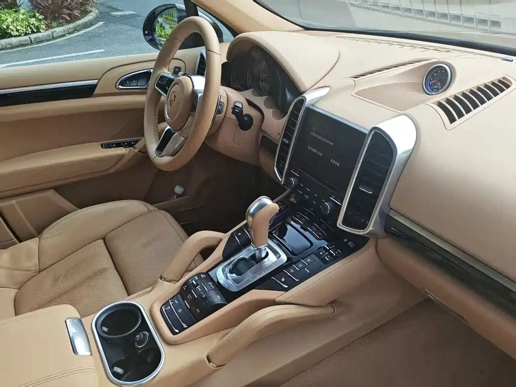 Porsche Cayenne — миниатюра 18