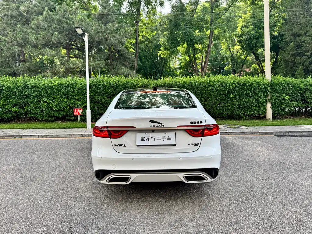 Jaguar XFL 2024 2.0T P300 Flagship Sport
