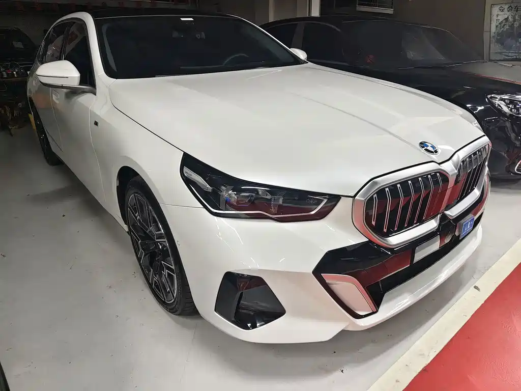 BMW 5 Series — миниатюра 2