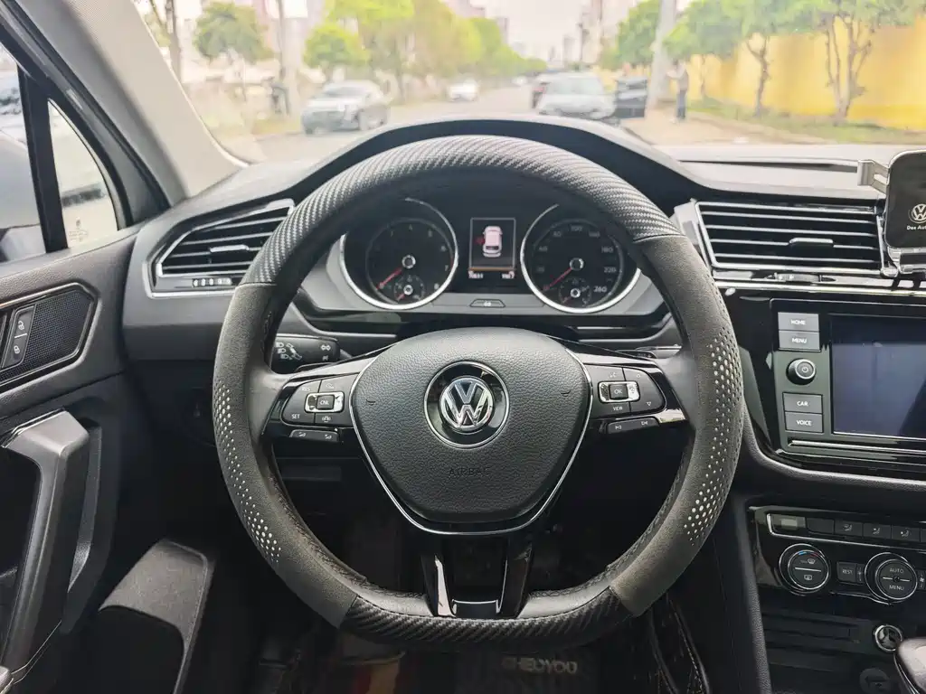 Volkswagen Tiguan L — миниатюра 7