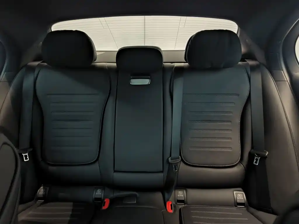 Mercedes-Benz C-Class — миниатюра 10