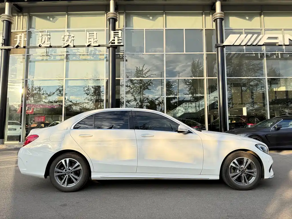 Mercedes-Benz C-Class — миниатюра 4