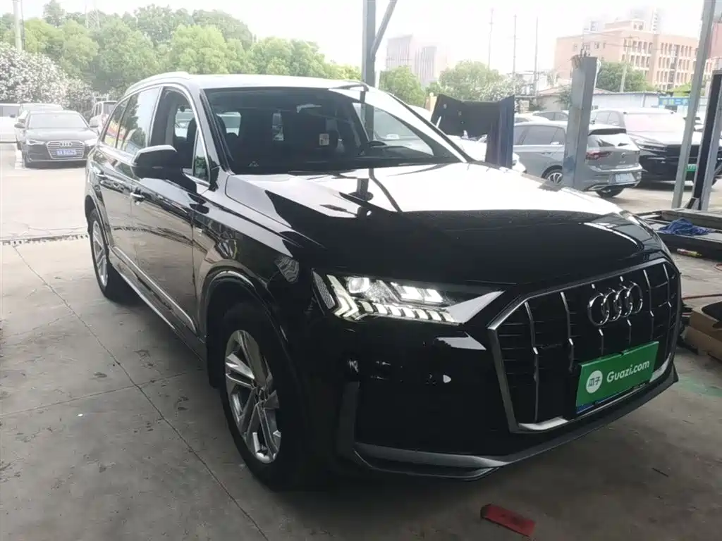 Audi Q7 2023 45 TFSI quattro S line Sport