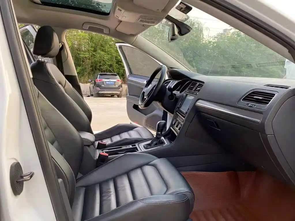 Volkswagen Golf 2016 230TSI AT Luxury