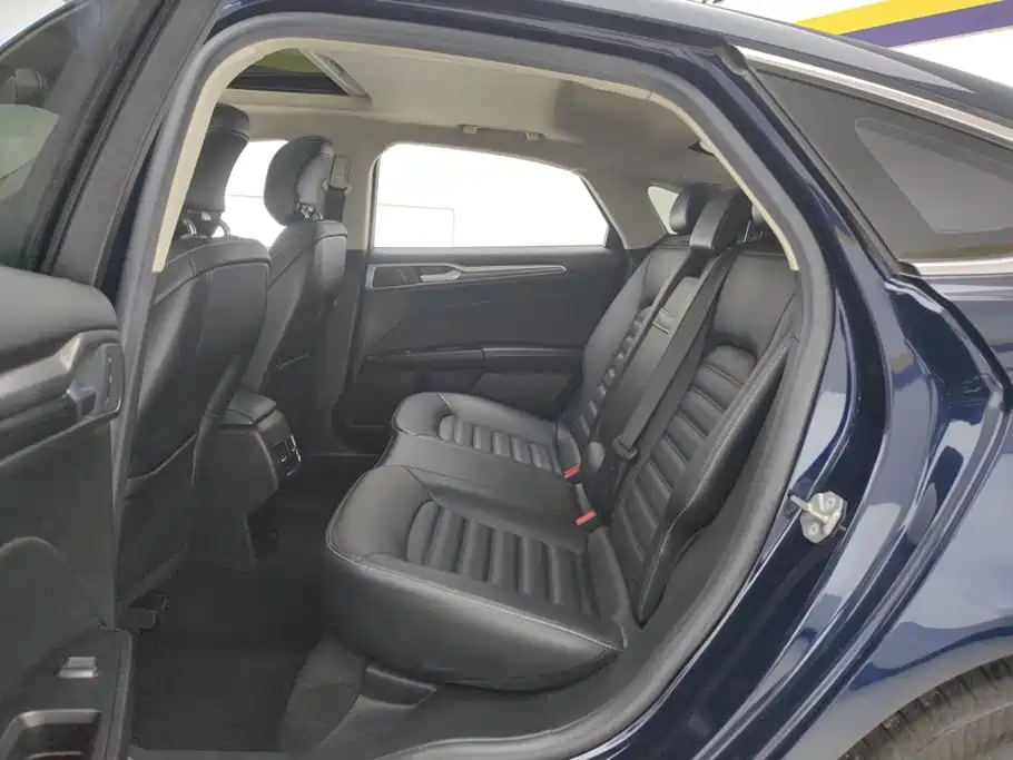 Ford Mondeo — миниатюра 11