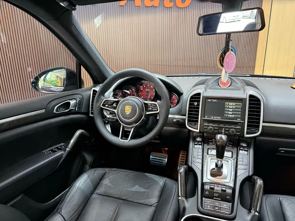 Porsche Cayenne — миниатюра 21
