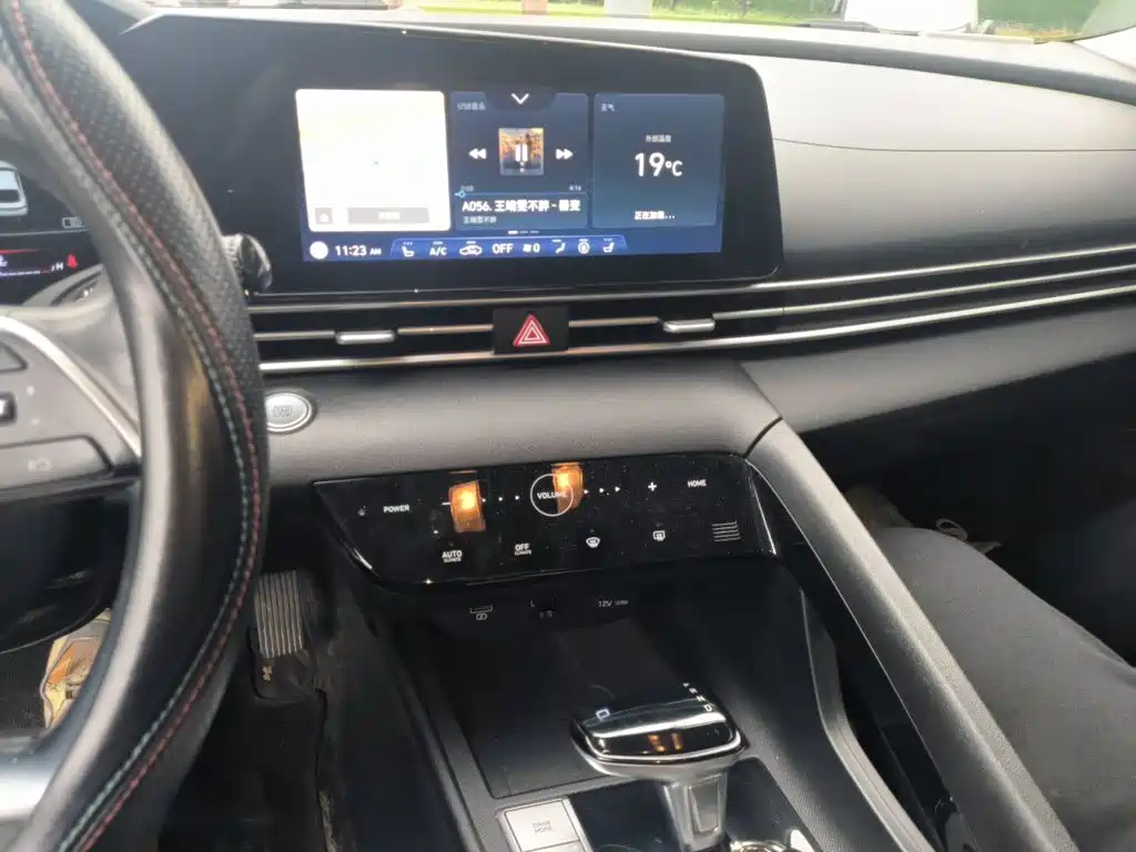 Hyundai Elantra — миниатюра 9