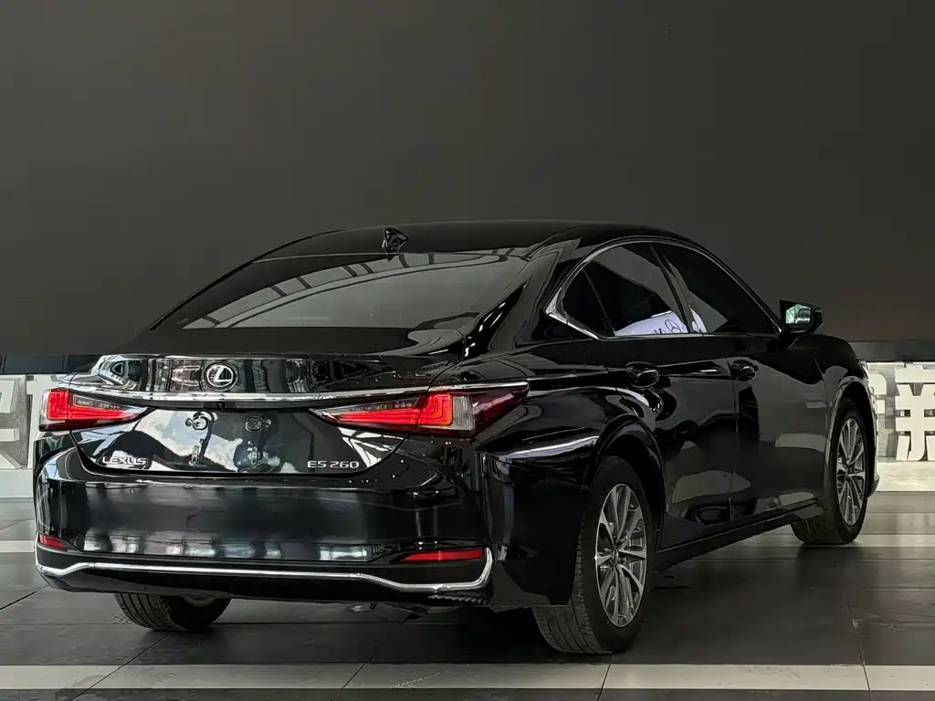 Lexus ES — миниатюра 5