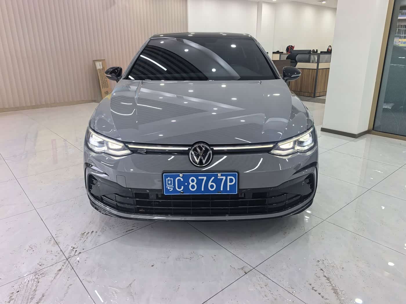 Volkswagen Golf 1.4 л 2023 г. Серебристо-серый, пробег 27000 км