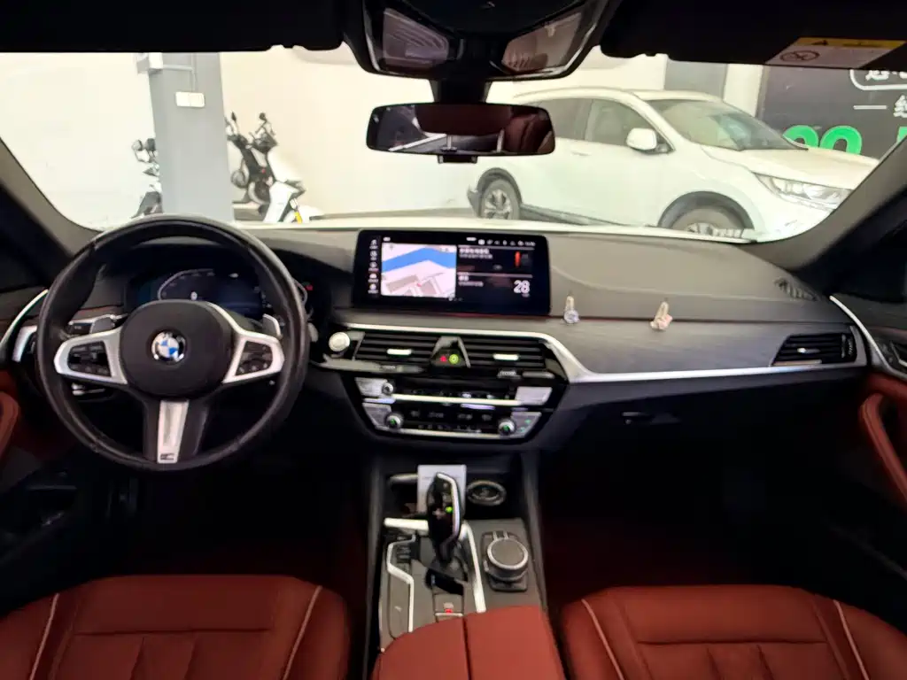 BMW 5 Series — миниатюра 5