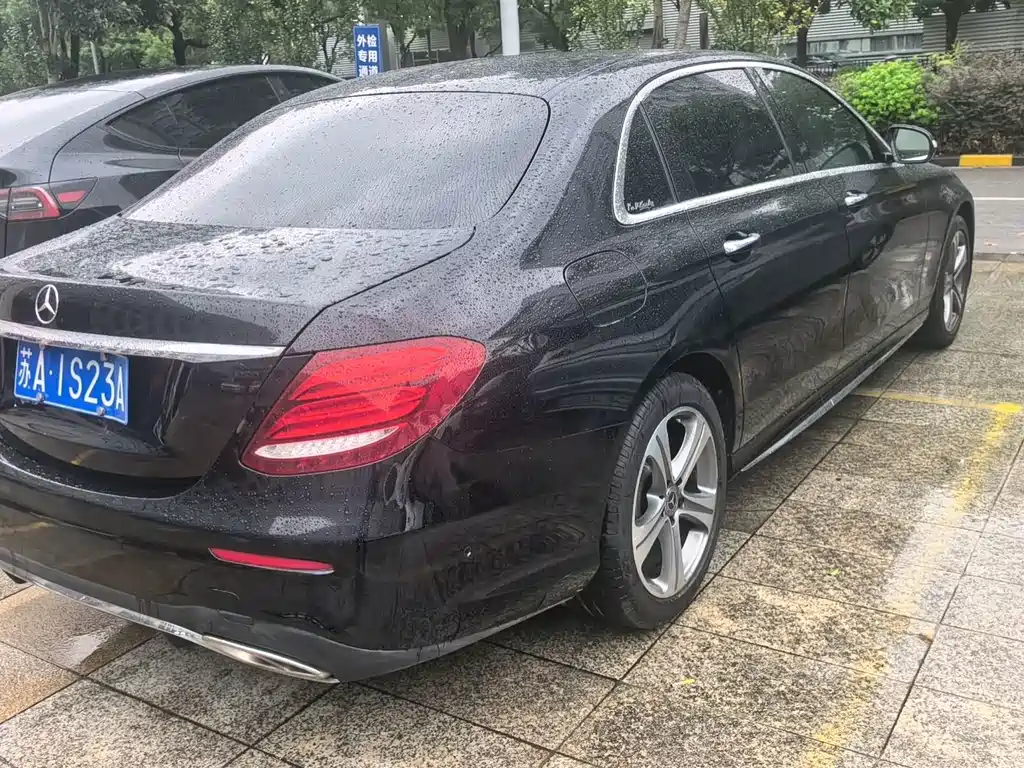 Mercedes-Benz E-Class — миниатюра 8
