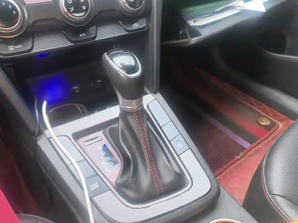 Hyundai Elantra — миниатюра 7