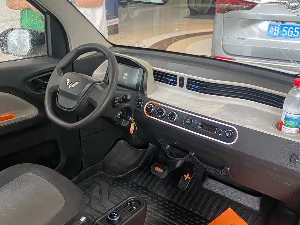 Wuling MINIEV — миниатюра 5