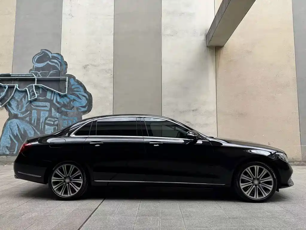 Mercedes-Benz E-Class — миниатюра 2