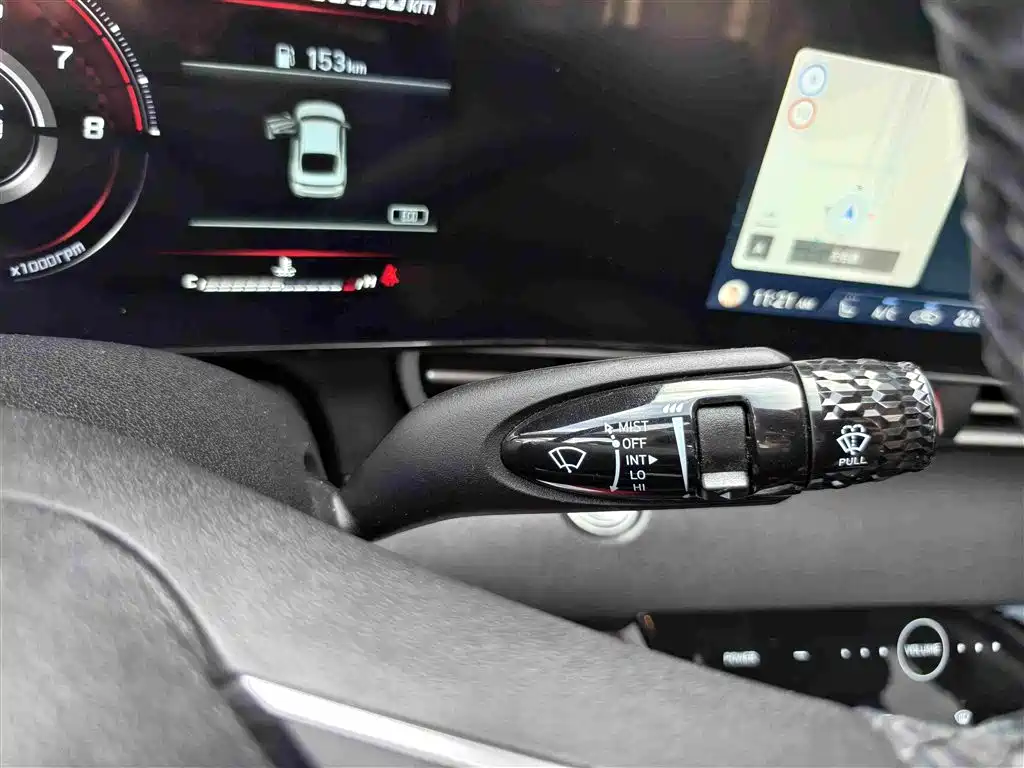 Hyundai Elantra — миниатюра 10