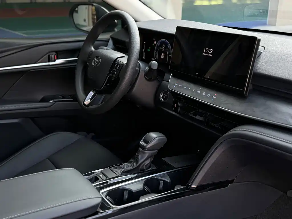 Toyota Camry — миниатюра 14