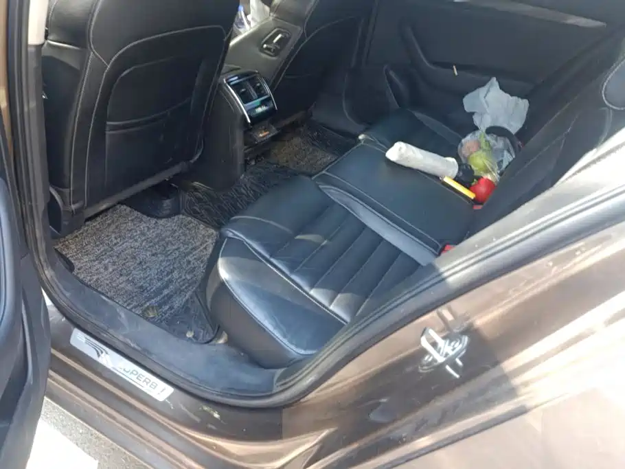 Skoda Superb — миниатюра 11