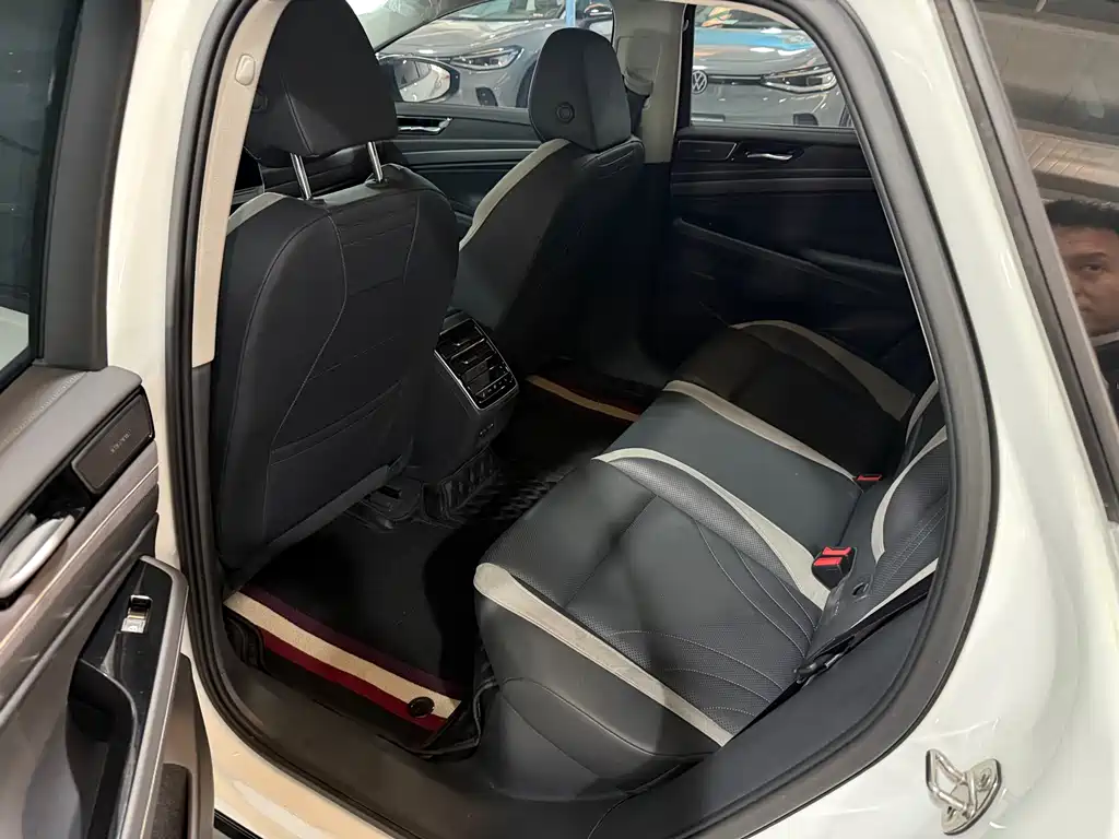 VOLKSWAGEN ID.7 VIZZION