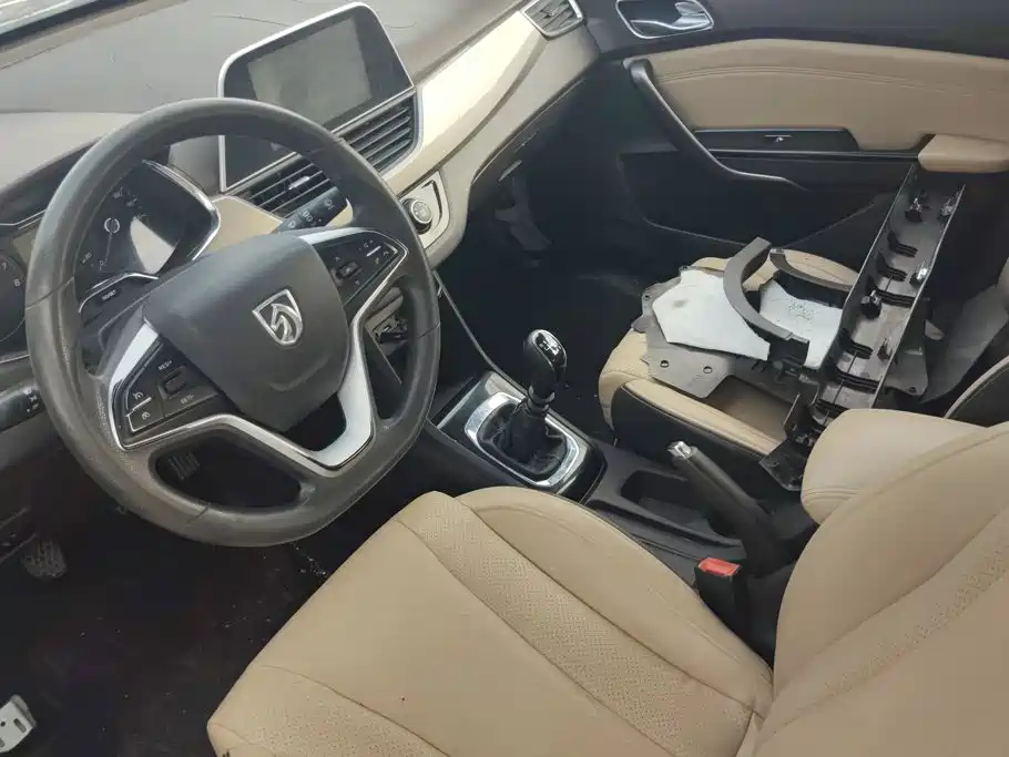 Baojun 310W — миниатюра 12