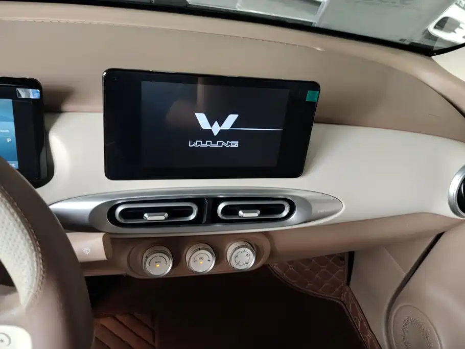 Wuling MINIEV — миниатюра 13