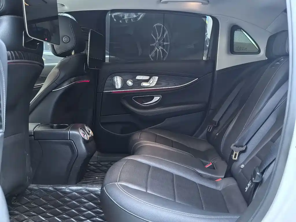 Mercedes-Benz E-Class — миниатюра 13