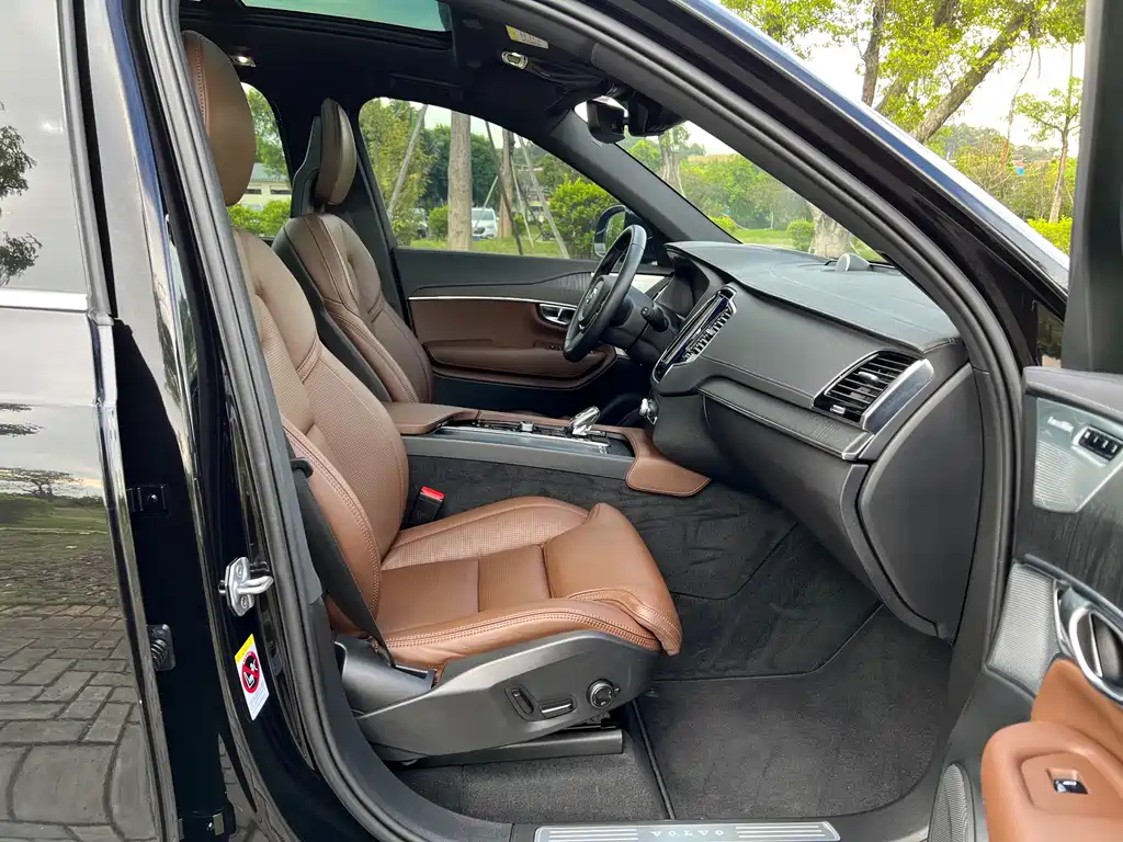 Volvo XC90 — миниатюра 6