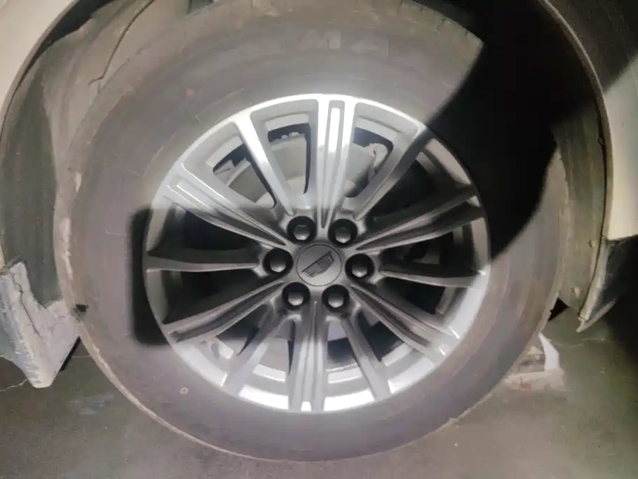 Cadillac XT5 — миниатюра 6