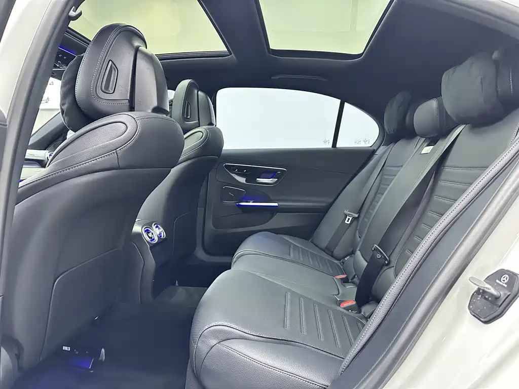 Mercedes-Benz C-Class — миниатюра 11