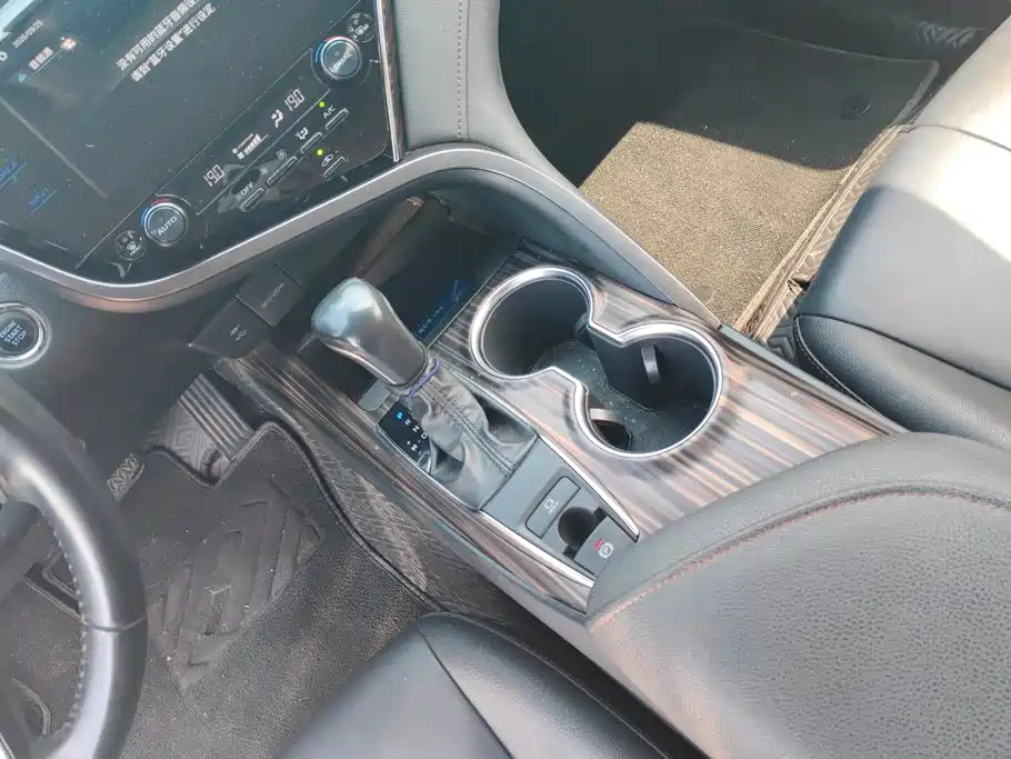 Toyota Camry — миниатюра 16