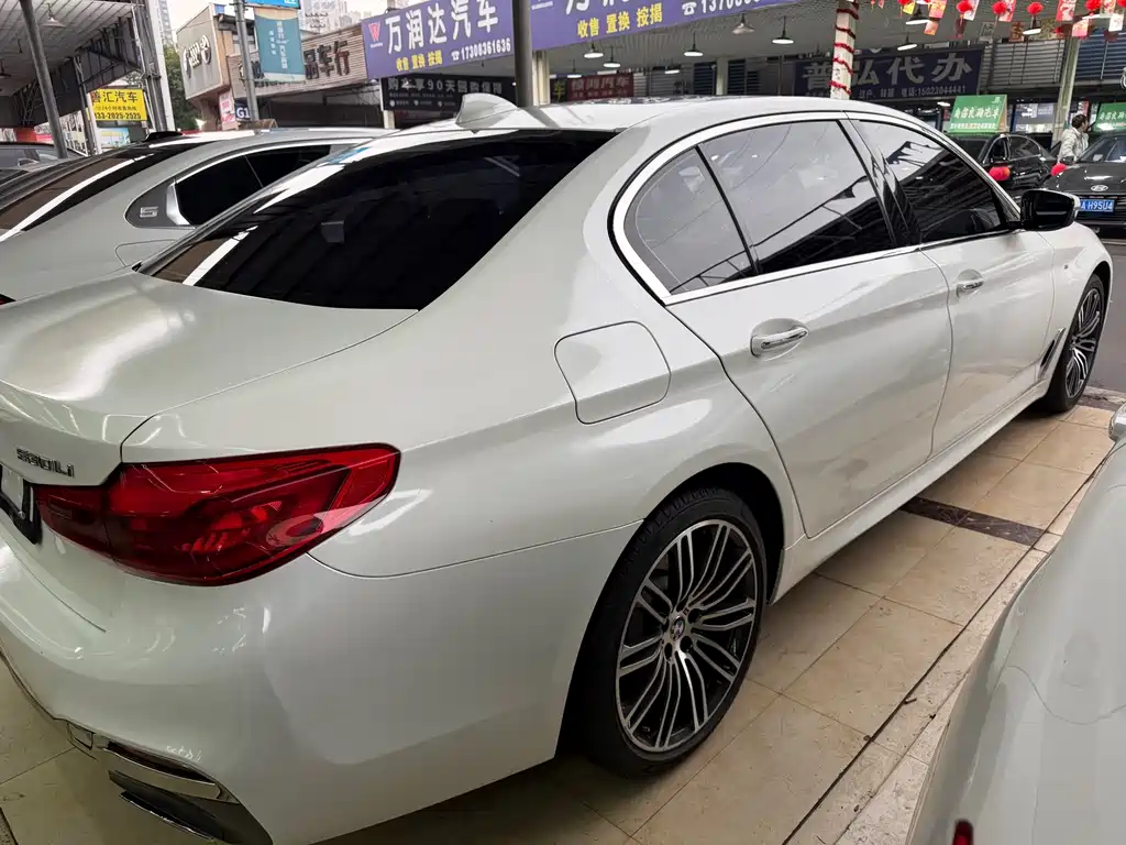 BMW 5 SERIES