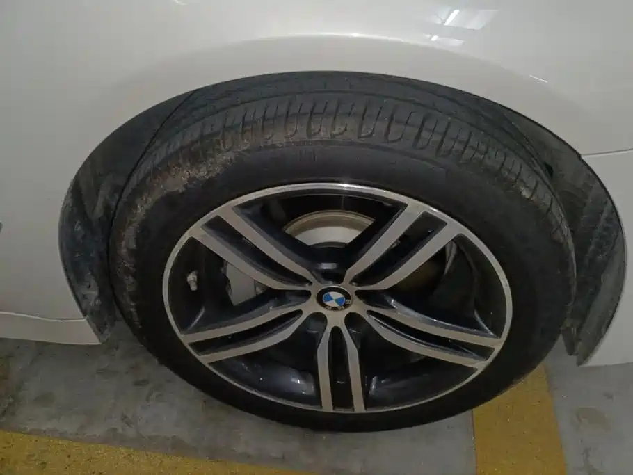 BMW 5 Series — миниатюра 6