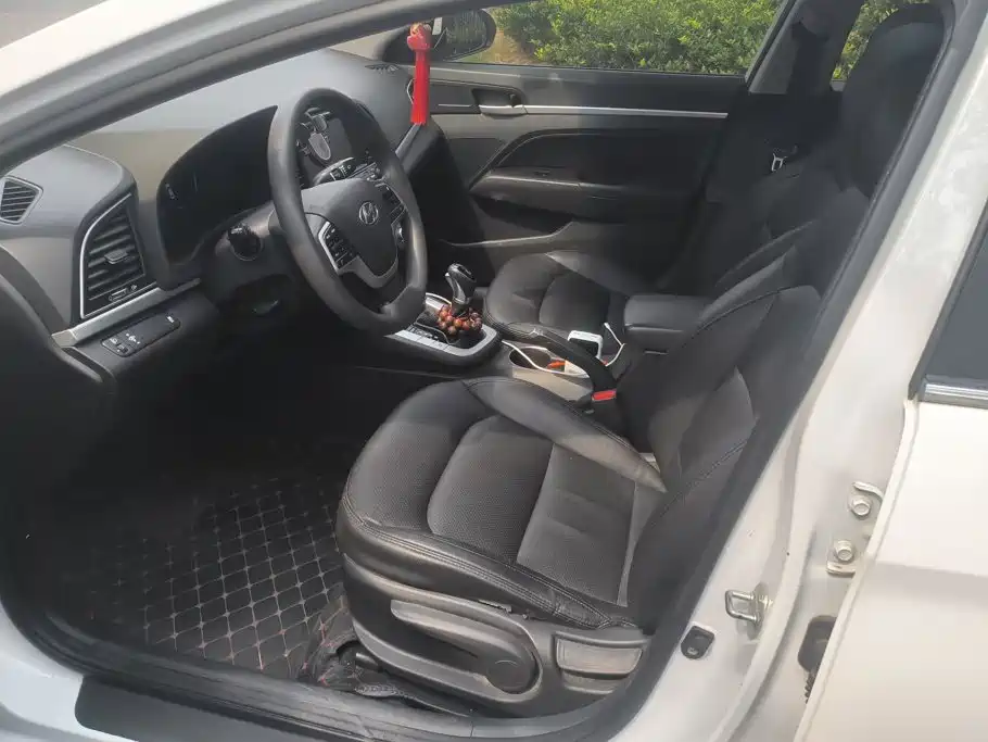 Hyundai Elantra — миниатюра 9