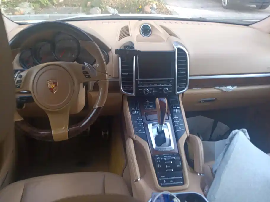 Porsche Cayenne — миниатюра 12