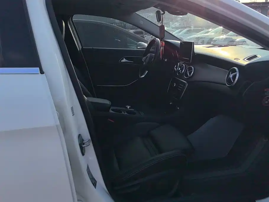 Mercedes-Benz GLA — миниатюра 8
