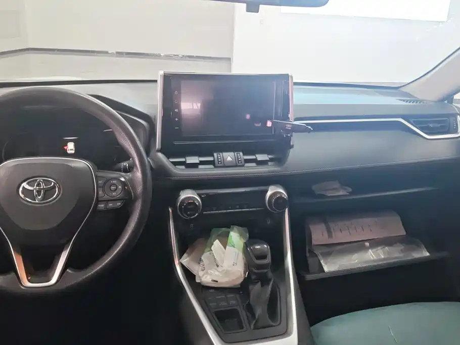 Toyota RAV4 — миниатюра 13