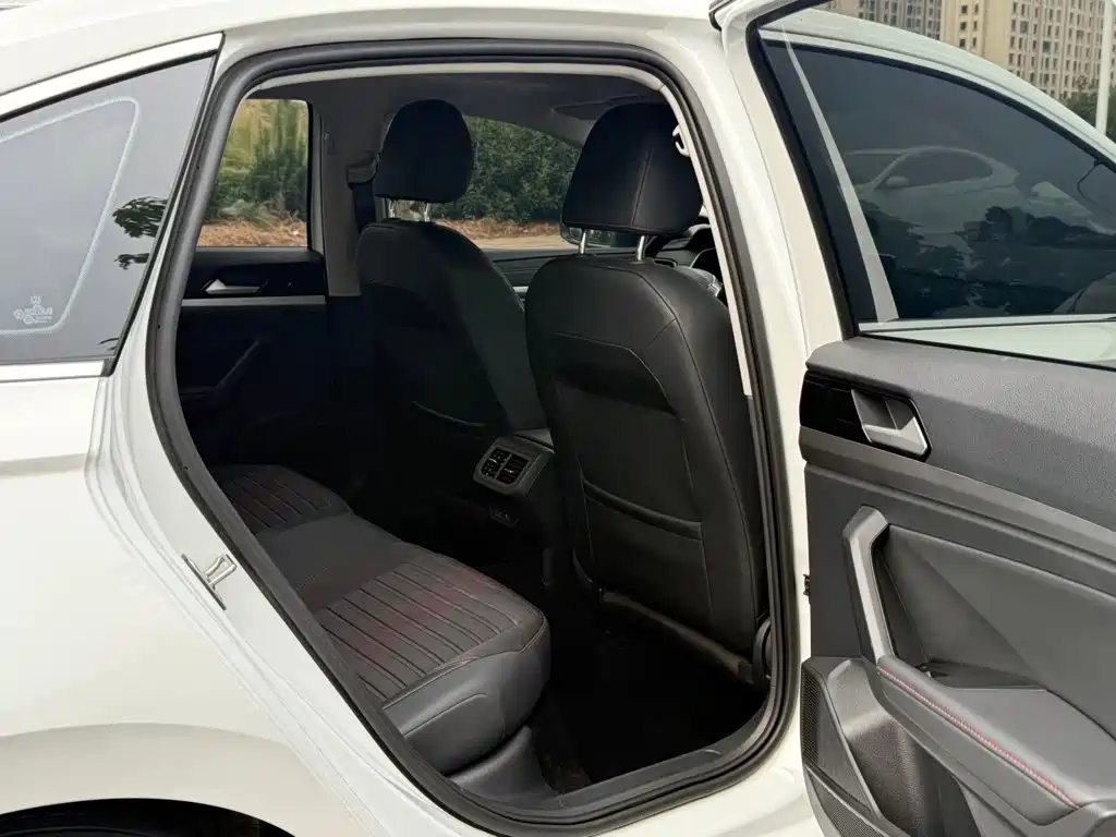 Volkswagen Lavida — миниатюра 5