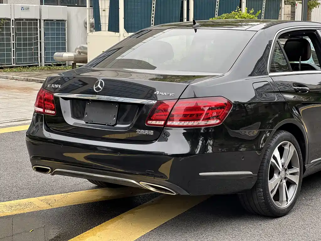Mercedes-Benz E-Class — миниатюра 11