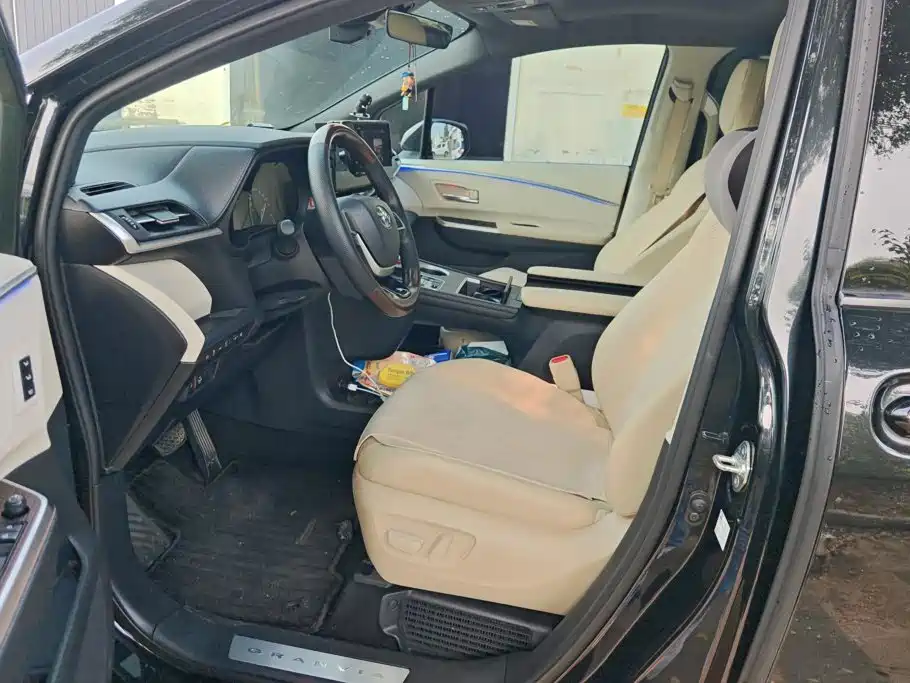 Toyota Granvia — миниатюра 9