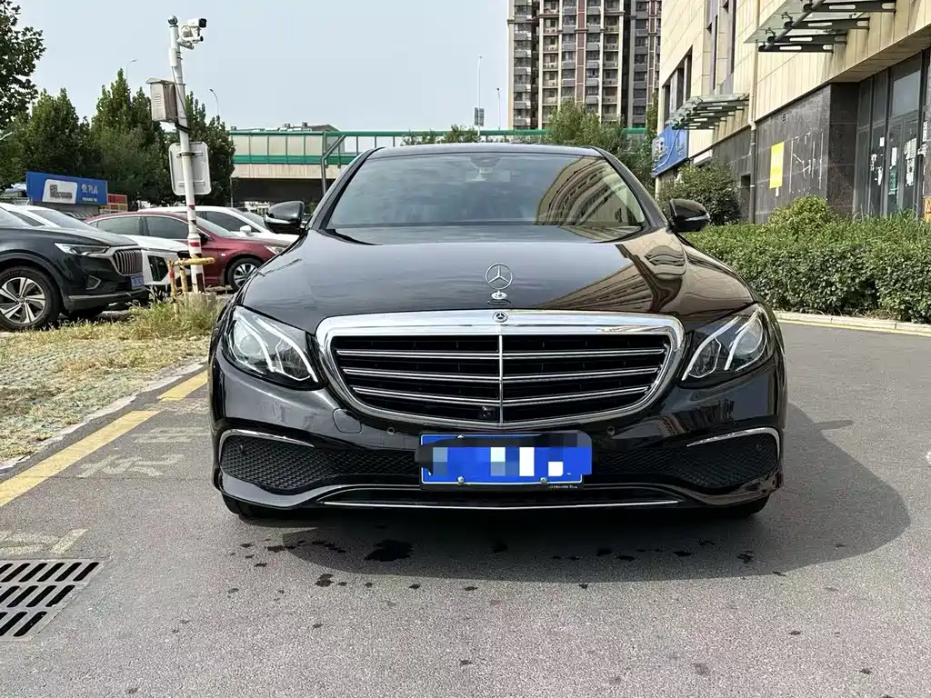 Mercedes-Benz E-Class — миниатюра 2