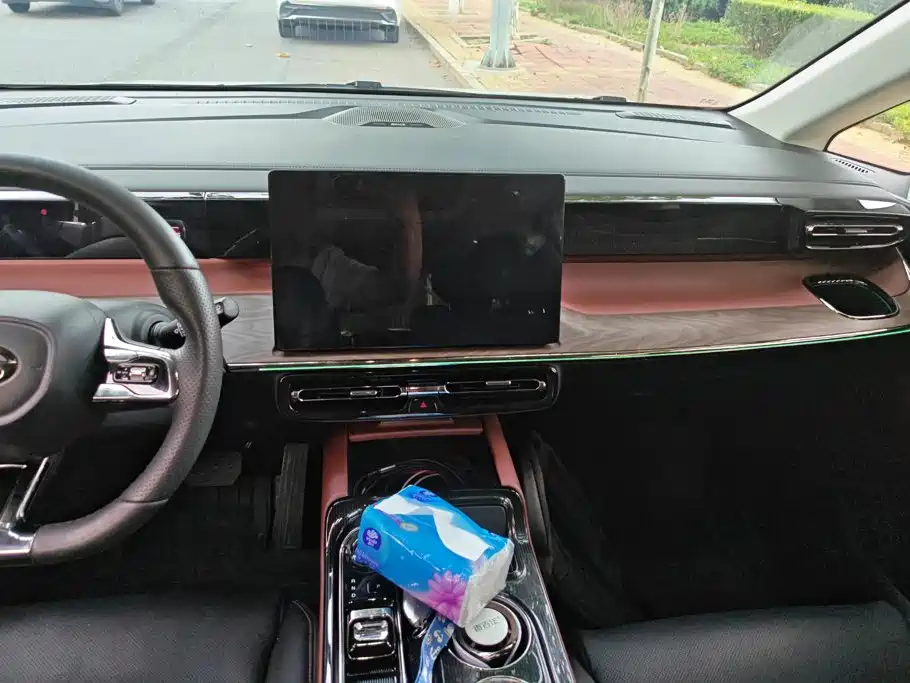 GAC Motor Trumpchi E8 PHEV — миниатюра 13