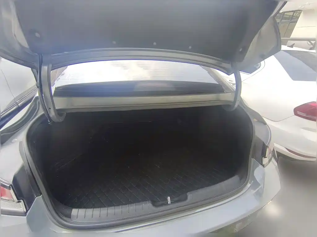 Hyundai Elantra — миниатюра 15