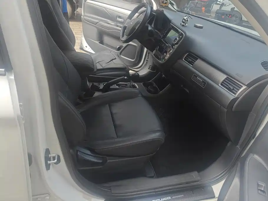 Mitsubishi Outlander (Import) — миниатюра 8
