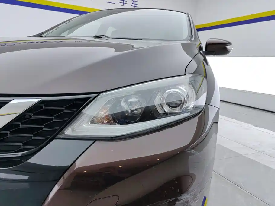 Nissan Tiida — миниатюра 5