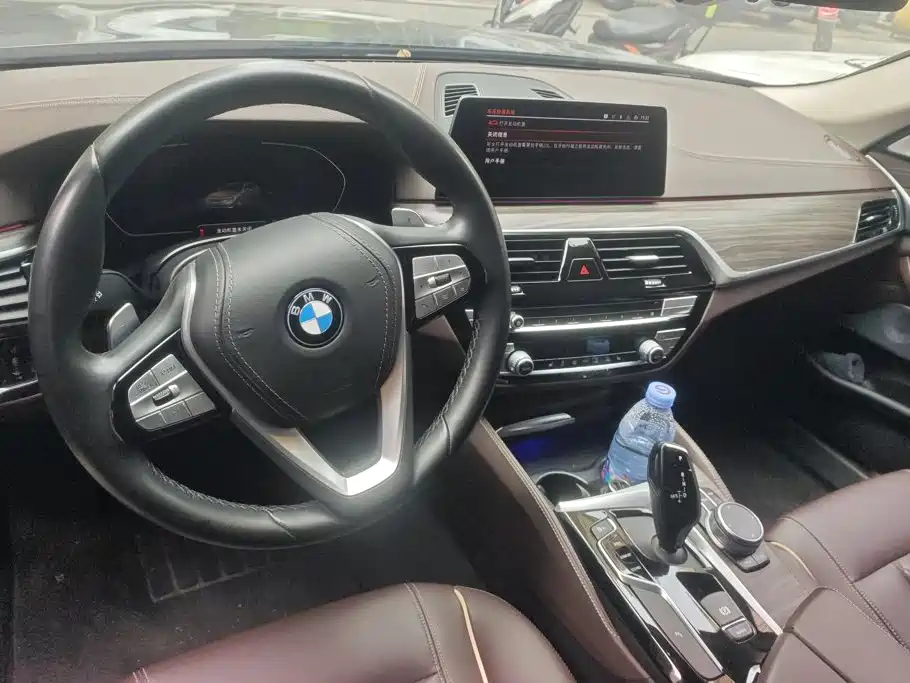 BMW 5 Series — миниатюра 12