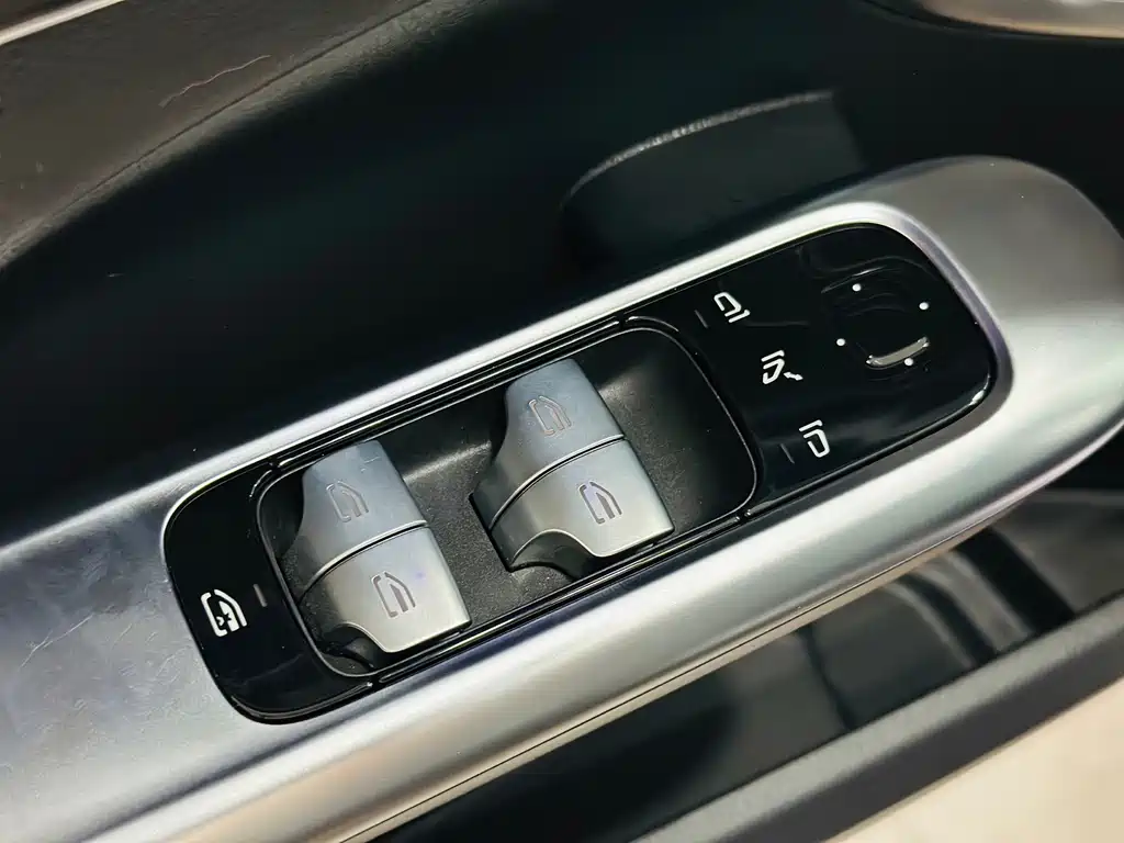 Mercedes-Benz C-Class — миниатюра 12