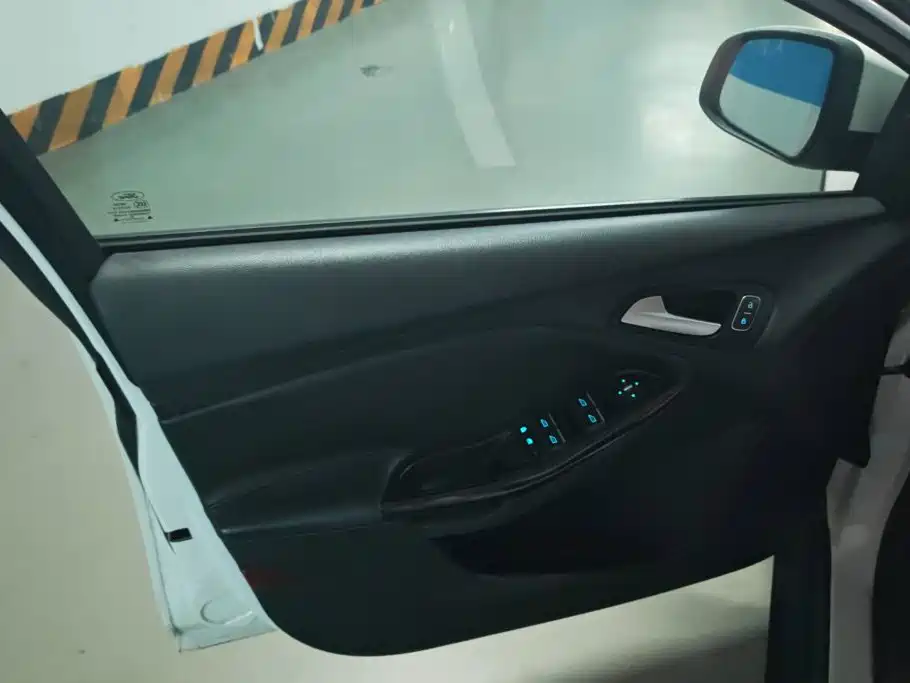 Ford Focus — миниатюра 7